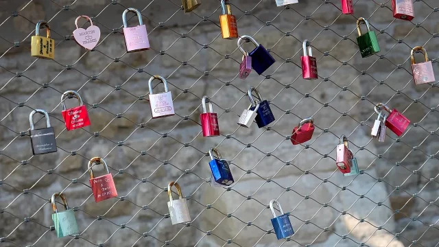 découvrez l'importance de la fidélité à la marque et comment elle influence le comportement des consommateurs. apprenez des stratégies efficaces pour renforcer l'attachement des clients à votre marque et assurer une croissance durable.