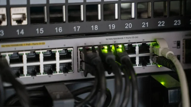 découvrez les systèmes de recommandation, des outils intelligents qui personnalisent les suggestions en fonction des préférences des utilisateurs pour améliorer l'expérience utilisateur.