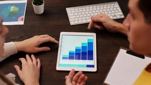 découvrez comment élaborer une stratégie digitale efficace pour optimiser votre présence en ligne, attirer plus de clients et booster votre croissance.