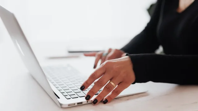 découvrez les stratégies essentielles de seo pour améliorer la visibilité de votre site web. apprenez à optimiser vos contenus, à maîtriser les techniques de référencement et à augmenter votre trafic organique. explorez des conseils pratiques pour réussir votre seo dès aujourd'hui.
