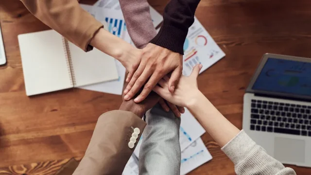 découvrez comment un partenariat peut stimuler la croissance, renforcer la confiance et offrir de nouvelles opportunités pour votre entreprise ou organisation.