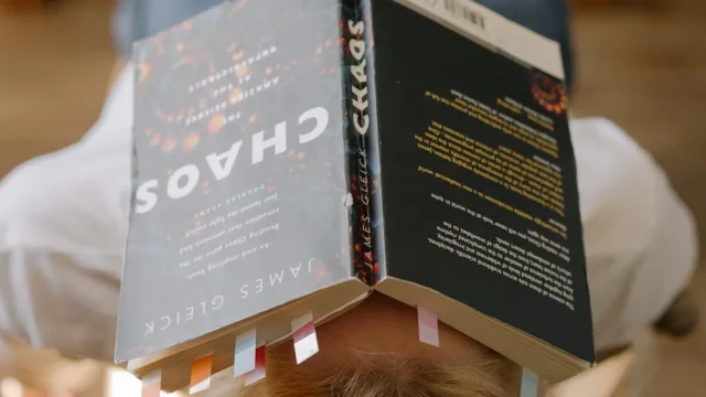 découvrez tout ce qu'il faut savoir sur les sous-titres : leur utilité, comment les ajouter à vos vidéos, et les meilleurs outils pour créer des sous-titres rapidement et facilement.