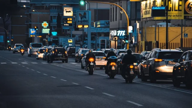 découvrez tout ce qu'il faut savoir sur le trafic, ses enjeux, ses solutions innovantes et son impact au quotidien. optimisez vos déplacements et apprenez à gérer le trafic efficacement grâce à nos conseils pratiques.