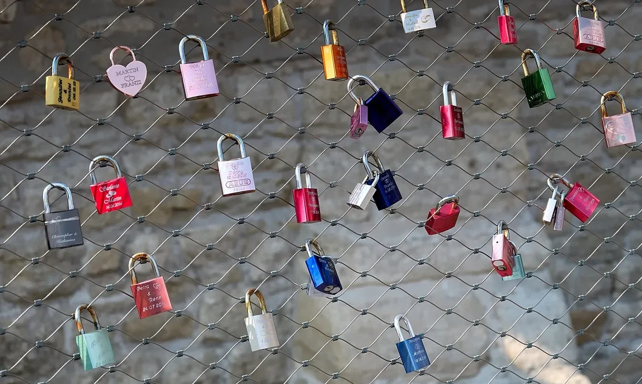 découvrez l'importance de la fidélité à la marque et comment elle influence le comportement des consommateurs. apprenez des stratégies efficaces pour renforcer l'attachement des clients à votre marque et assurer une croissance durable.