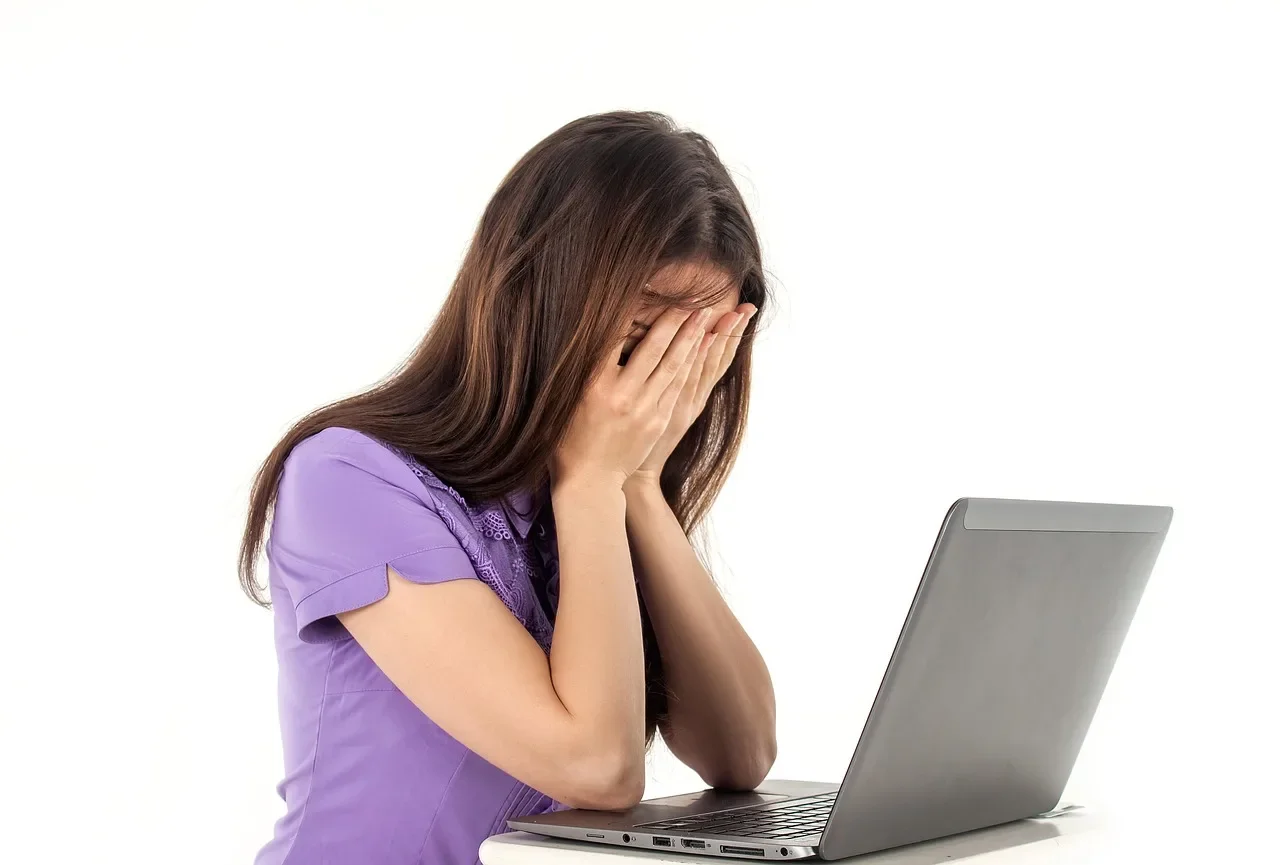 découvrez ce qu'est la creative fatigue, ses causes et ses solutions pour retrouver l'inspiration et booster votre créativité au quotidien.