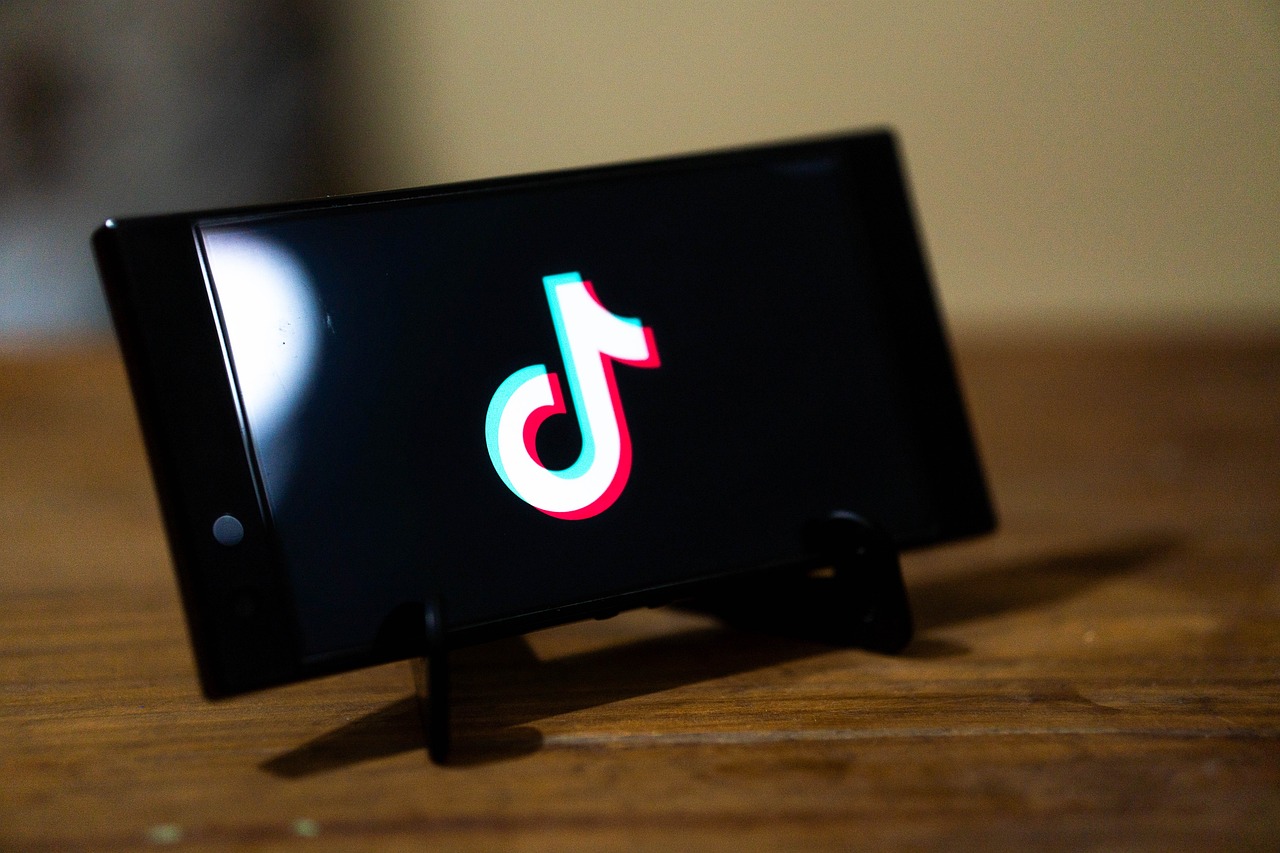 découvrez le monde de tiktok, l'application de partage de vidéos qui révolutionne la créativité et l'expression personnelle. rejoignez des millions d'utilisateurs pour partager des moments, des danses, des défis et bien plus encore !